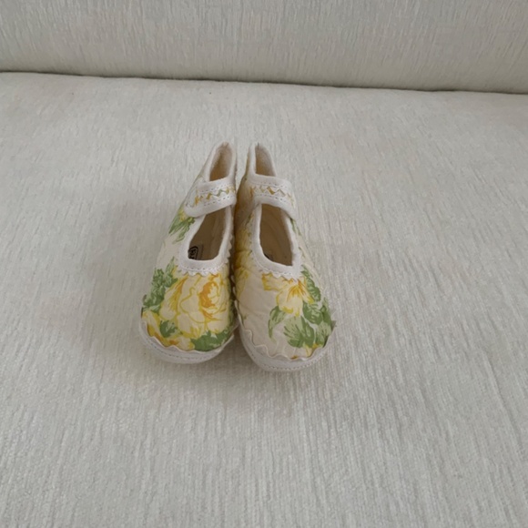 CACHAREL YELLOW INFANT DRESS WITH BONNET & SHOES/ HAT SET SIZE: 3 MONTH - Picture 8 of 12